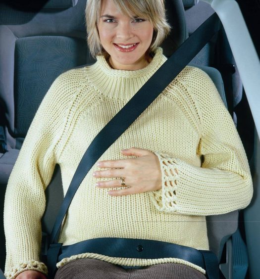 Ak cestujete s tehotenským bruškom v aute, mali by ste myslieť na bezpečnosť. Zdroj: Clippasafe
