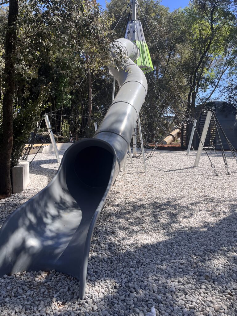 Nechýbali šmýkačky a preliezky.
