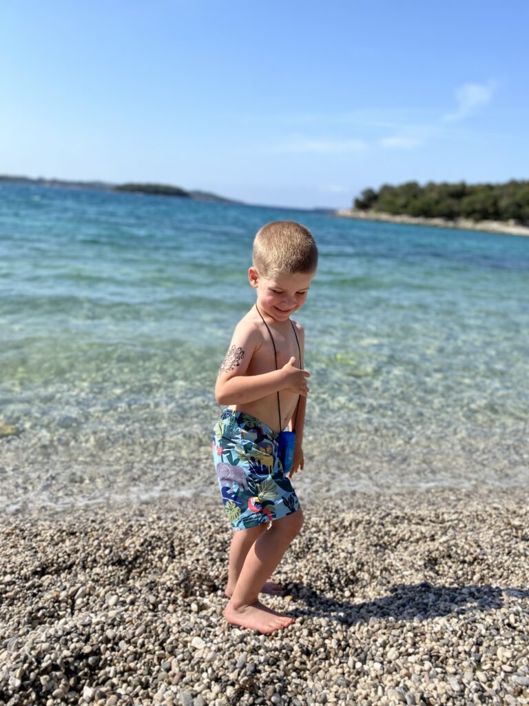 Čistučká kamienková pláž Family Maro vo Valamar Istra Premium Camping